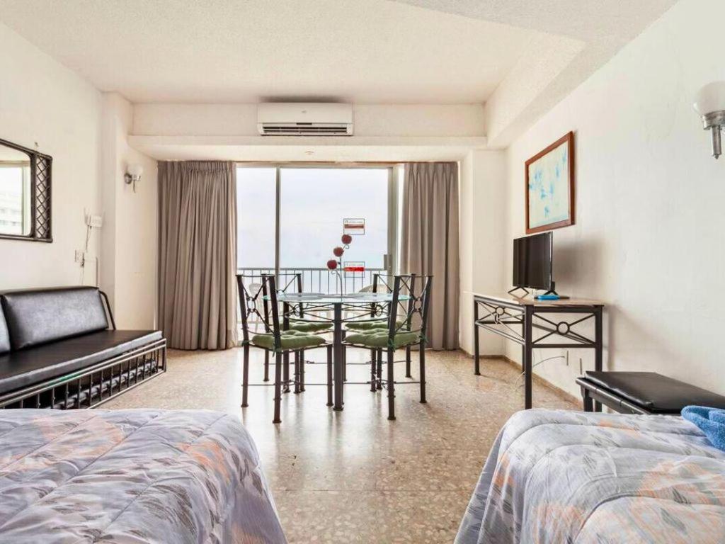 Suite 1808 by Suites Victoria Acapulco - Hizvo
