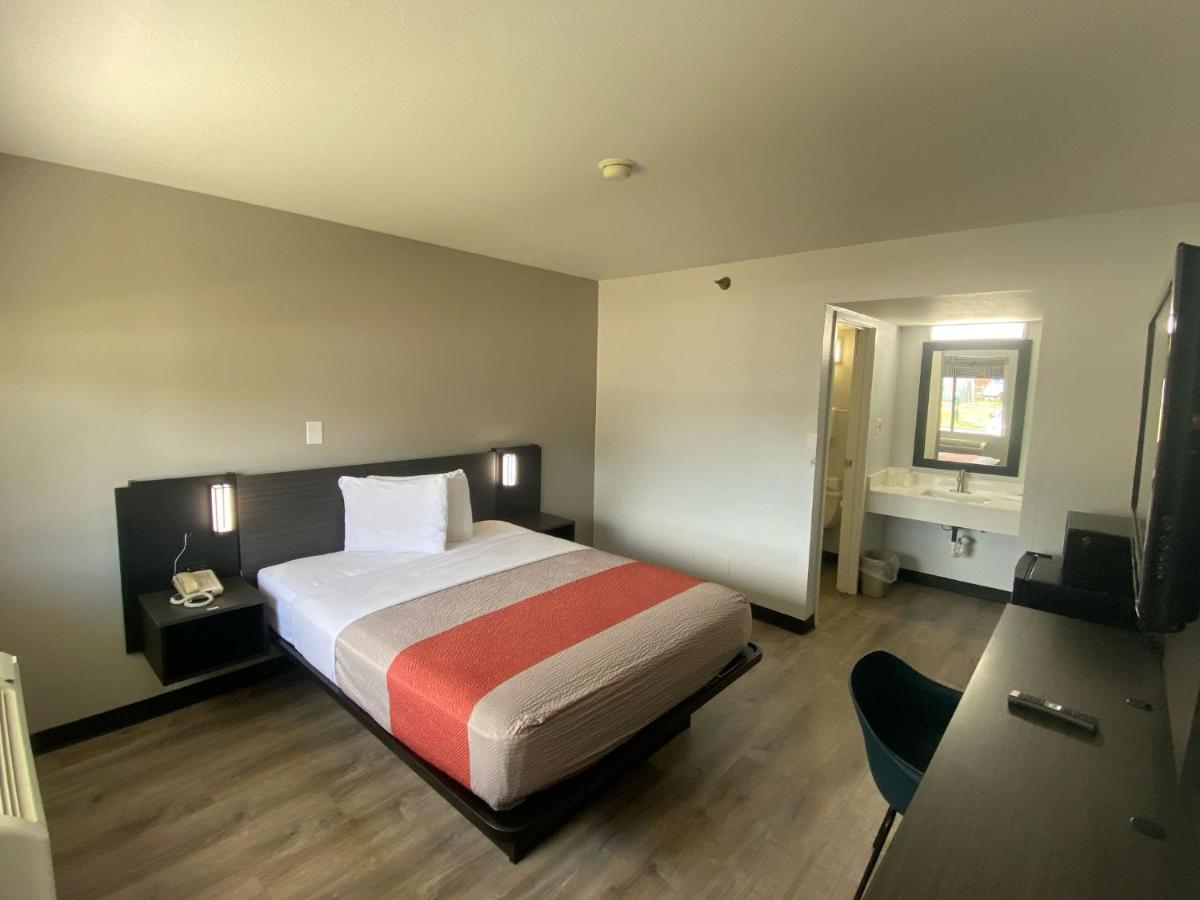 Motel 6-Windsor Locks, CT - Hartford - Housity