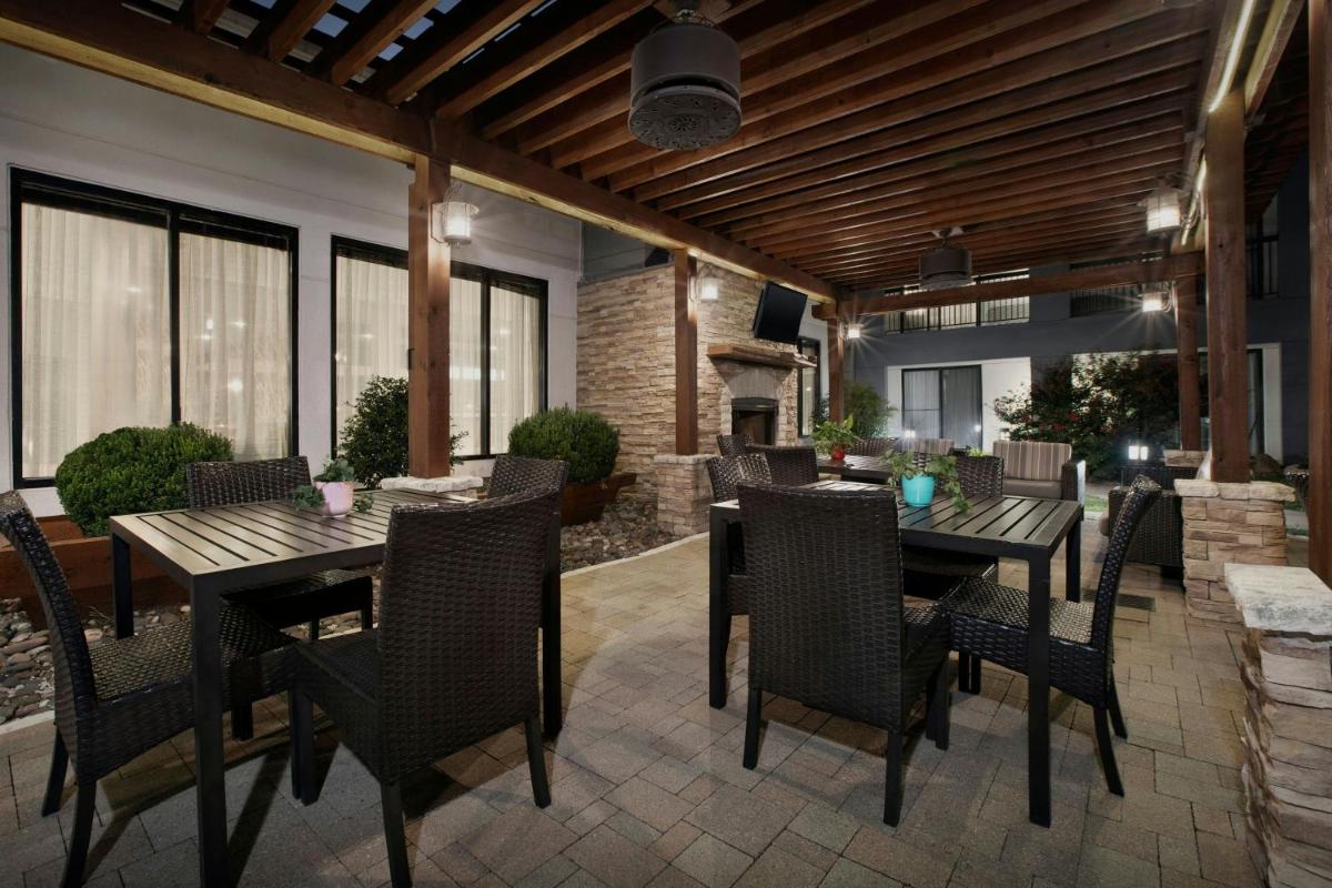Courtyard by Marriott Dallas DFW Airport North/Irving - Housity