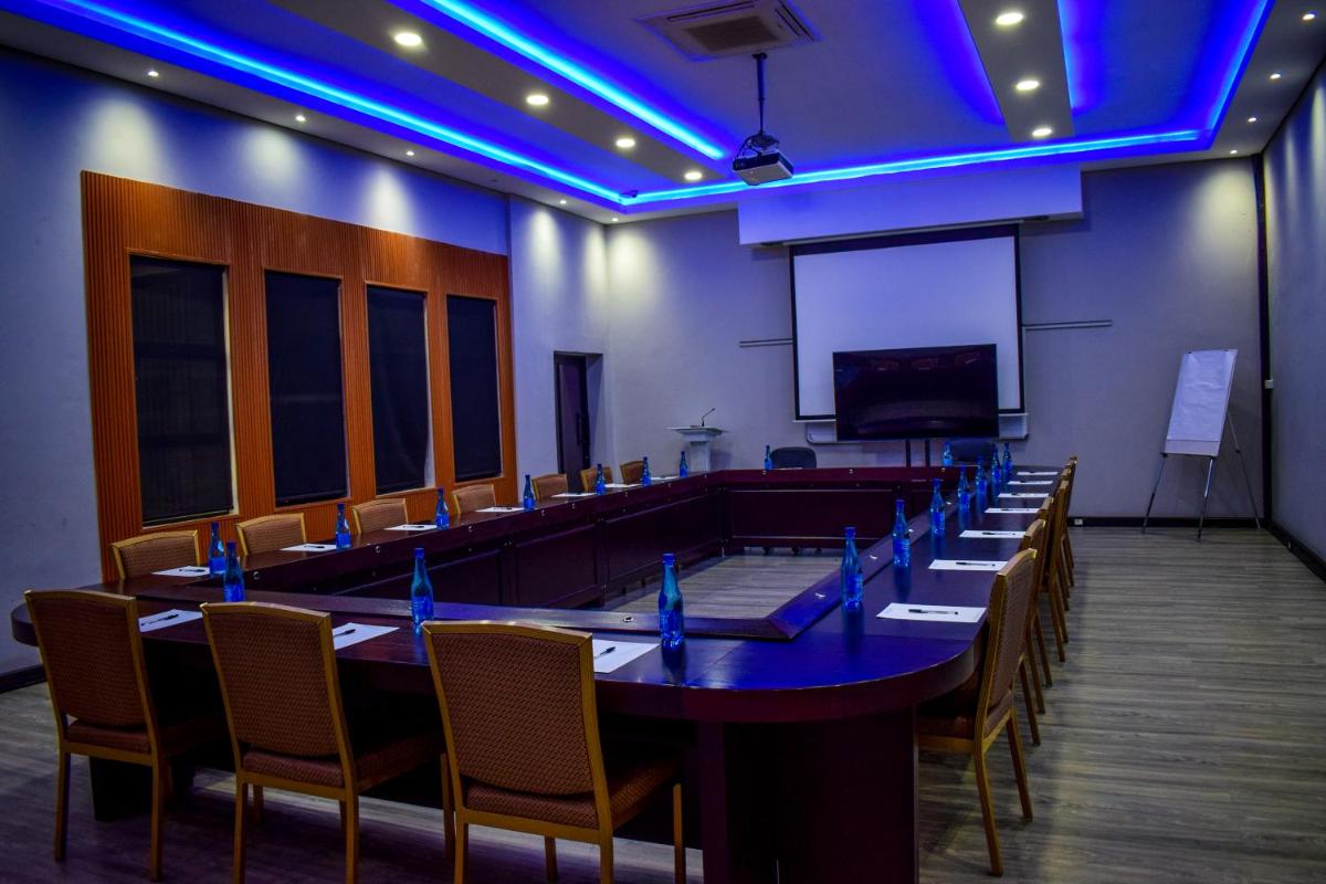 The Royal Courtyard - Housity