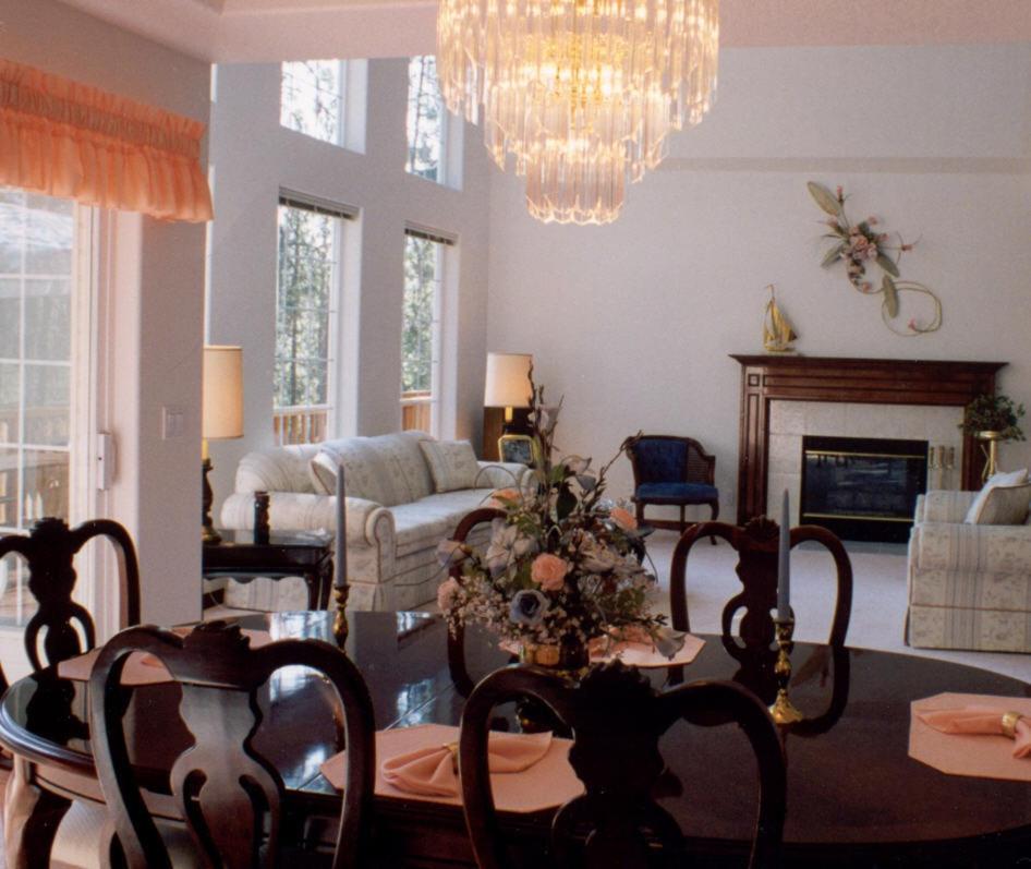 River Cove Elegant Waterfront Bed & Breakfast - Housity