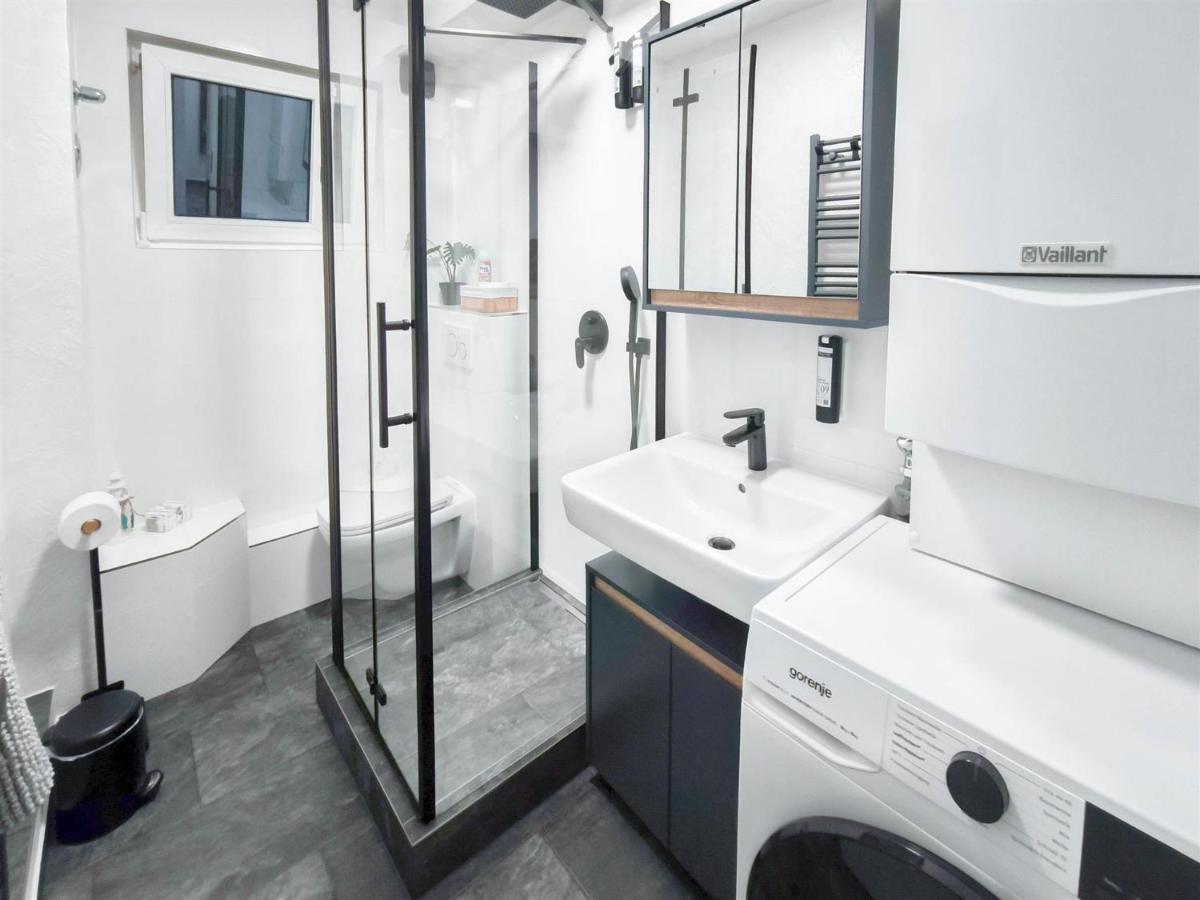 ALFA Stuttgart Apartment 4 Zimmer 4BR TV WIFI WM nahe Wasen & Daimler l 7Beds I 8 people I Kitchen l Bathroom l Eigene Küche und Bad - Housity