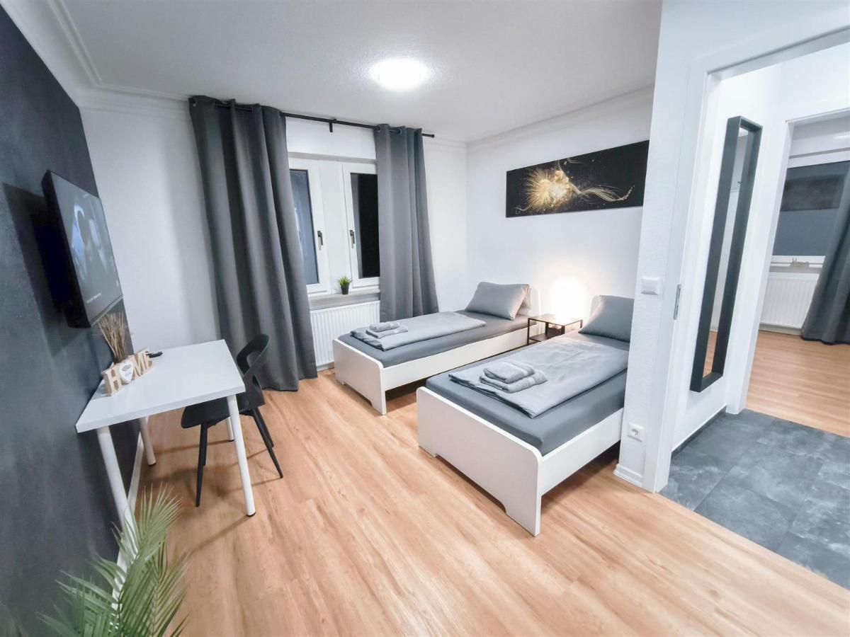 ALFA Stuttgart Apartment 4 Zimmer 4BR TV WIFI WM nahe Wasen & Daimler l 7Beds I 8 people I Kitchen l Bathroom l Eigene Küche und Bad - Housity