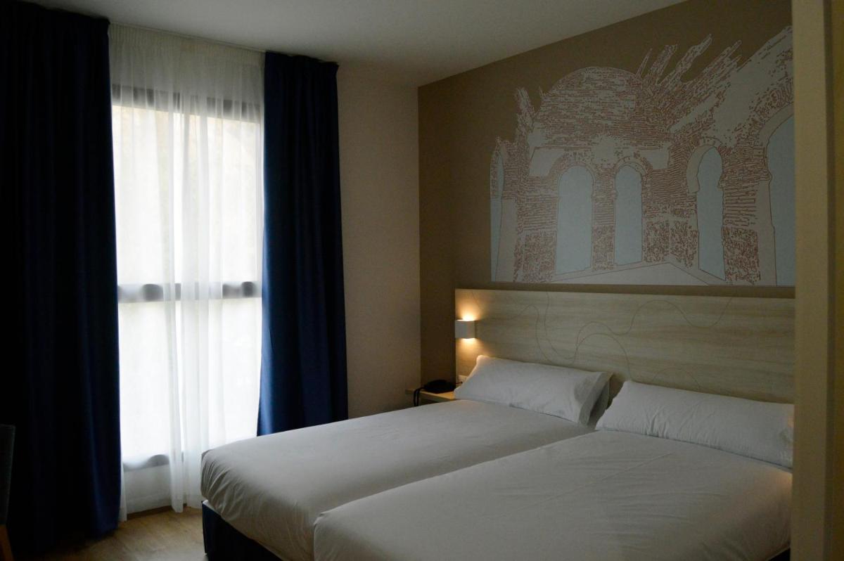 Cama o camas de una habitación en Hotel Balneario de Graena