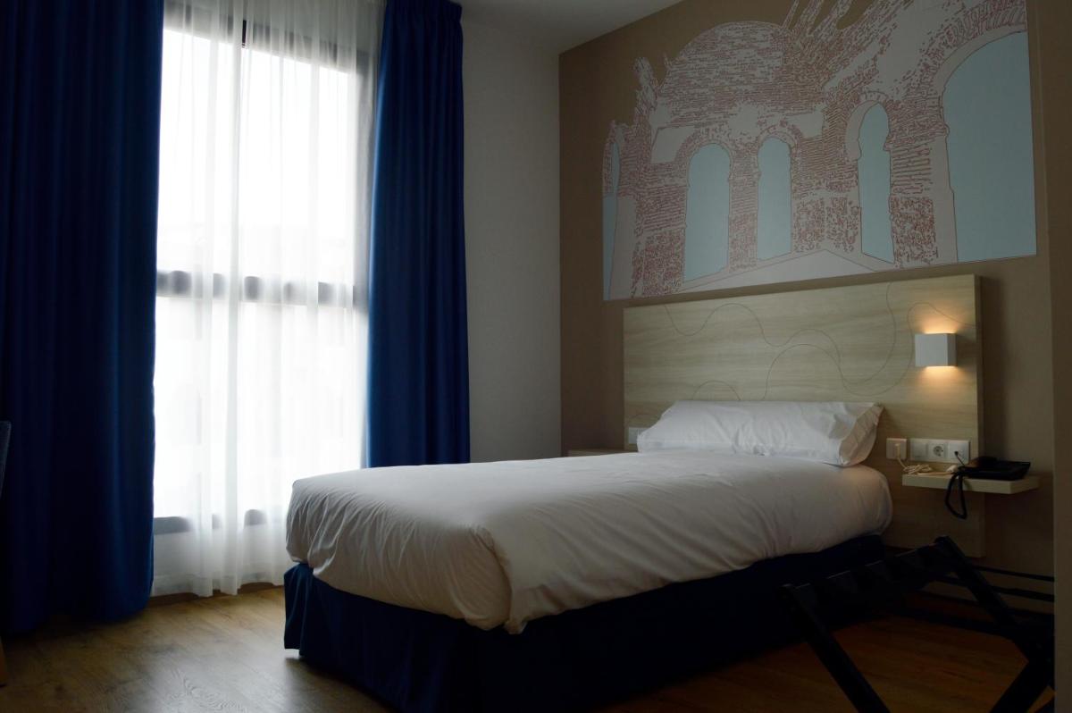 Cama o camas de una habitación en Hotel Balneario de Graena
