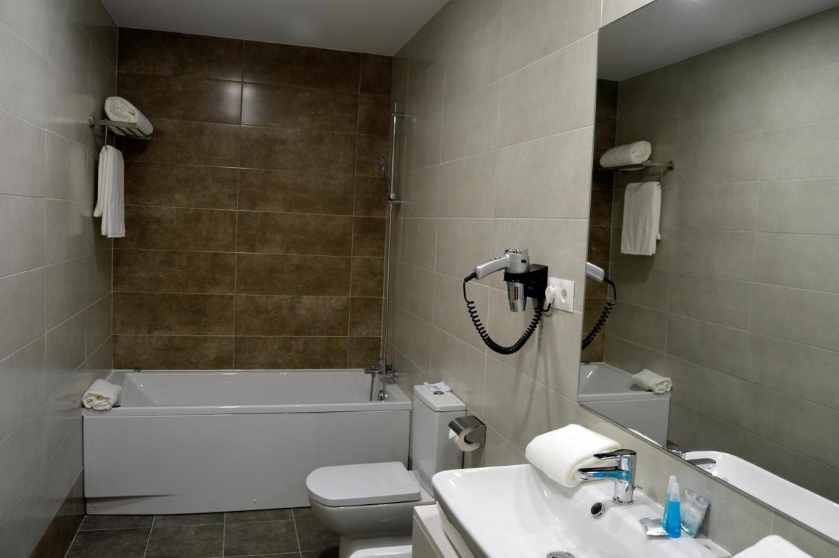 Un baño de Hotel Balneario de Graena
