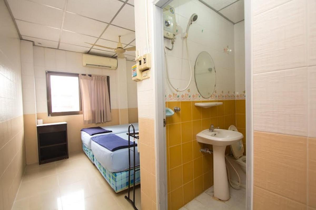 At Home Guest House - Housity