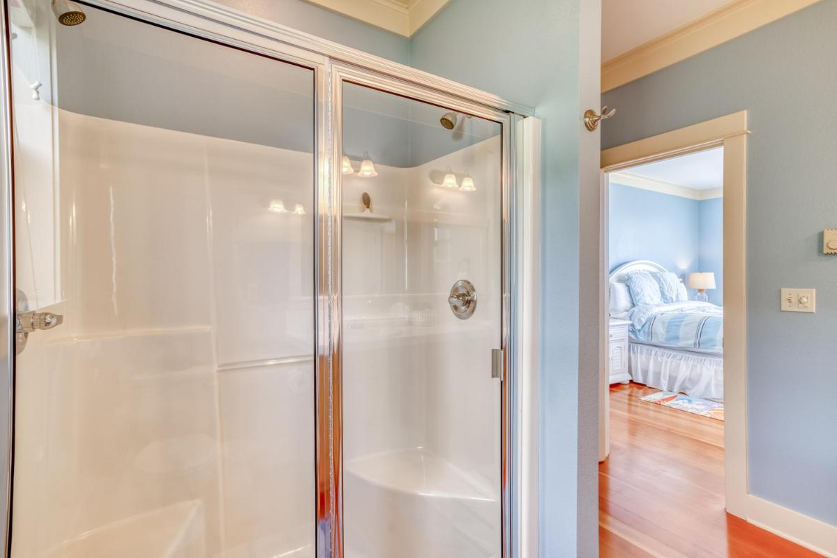 Knee Deep In Happiness - Housity