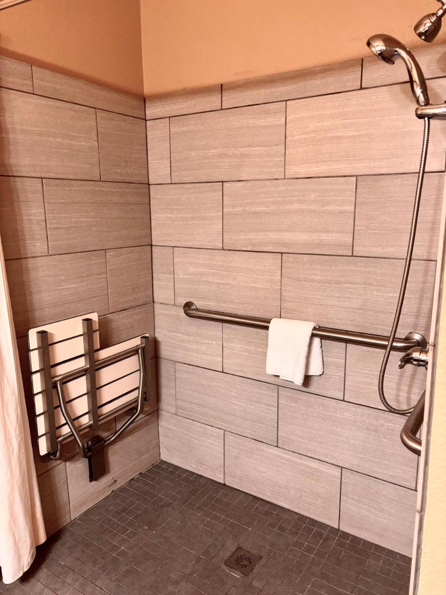 Country Inn & Suites by Radisson, Conway, AR - Housity