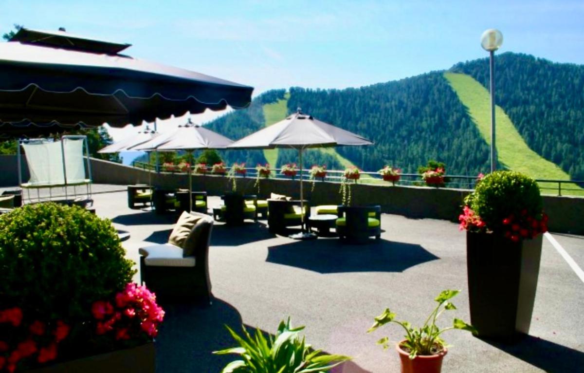Vue générale sur la montagne ou vue sur la montagne depuis l'appart'hôtel