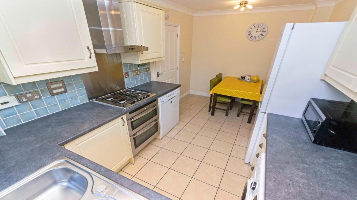 Oyster Cottage Braunton | Sleeps 6 | Dog Friendly - Housity