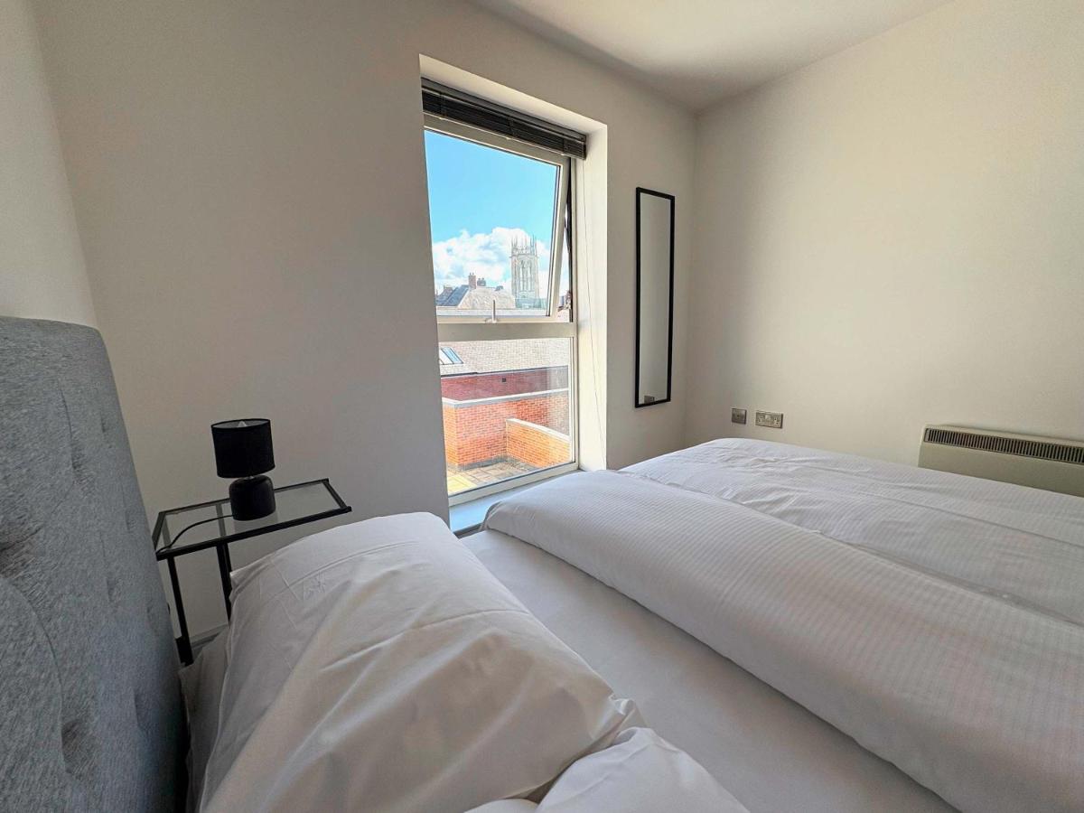 Best York City Centre 2 Bed Apartment with Views - Steps from Top Attraction - Housity