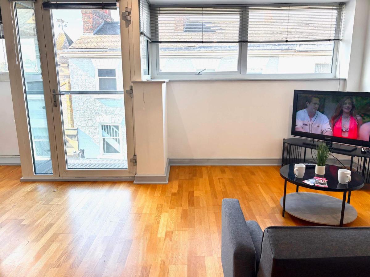 Best York City Centre 2 Bed Apartment with Views - Steps from Top Attraction - Housity