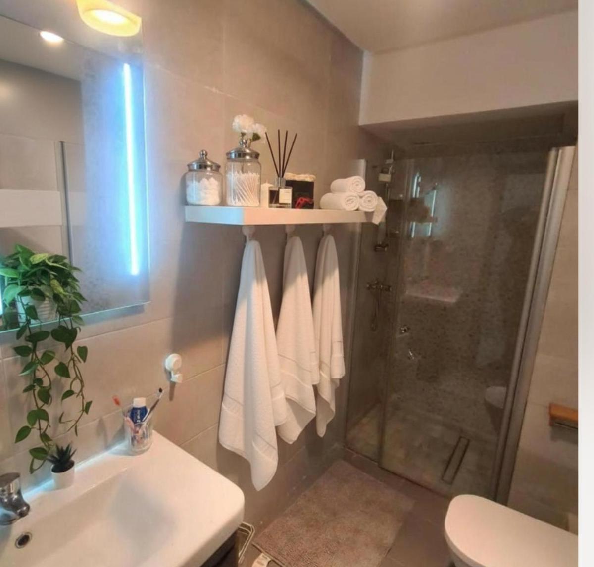 Miramare Cosy appartement pied dans l'eau avec piscine - Housity