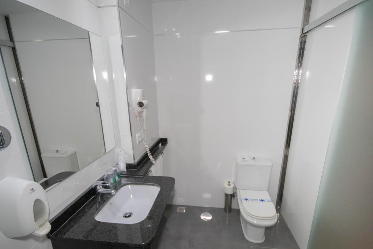 Un baño de Hotel Spa Nanin Playa