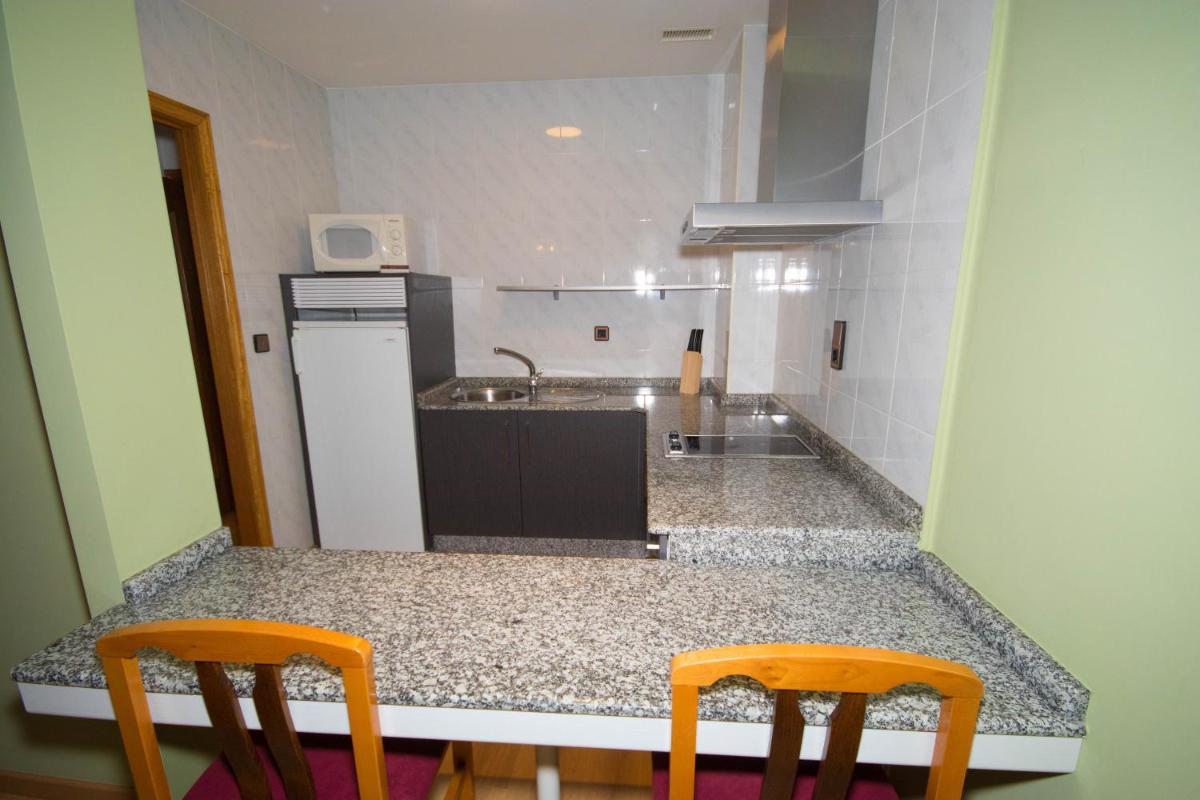 Una cocina o zona de cocina en Hotel Spa Nanin Playa