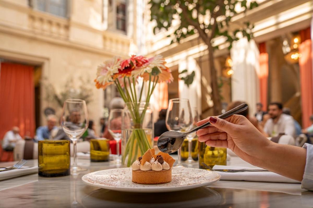 Nourriture dans l'hôtel ou à proximité