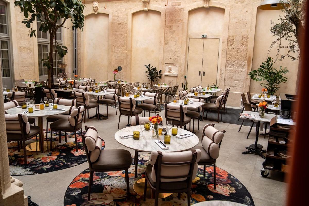 Restaurant ou autre lieu de restauration dans l'établissement Hôtel Richer De Belleval - Relais & Châteaux