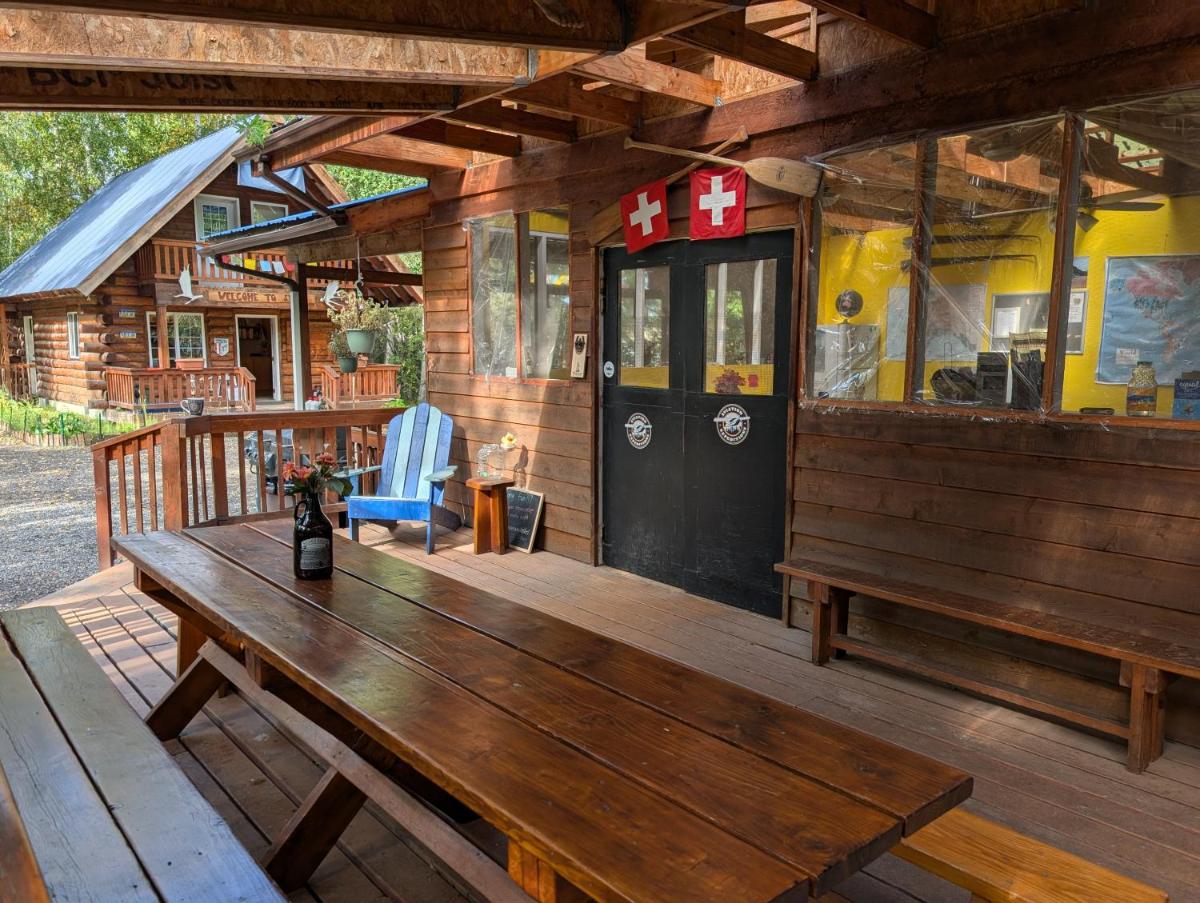 Sven's Basecamp Hostel - Housity