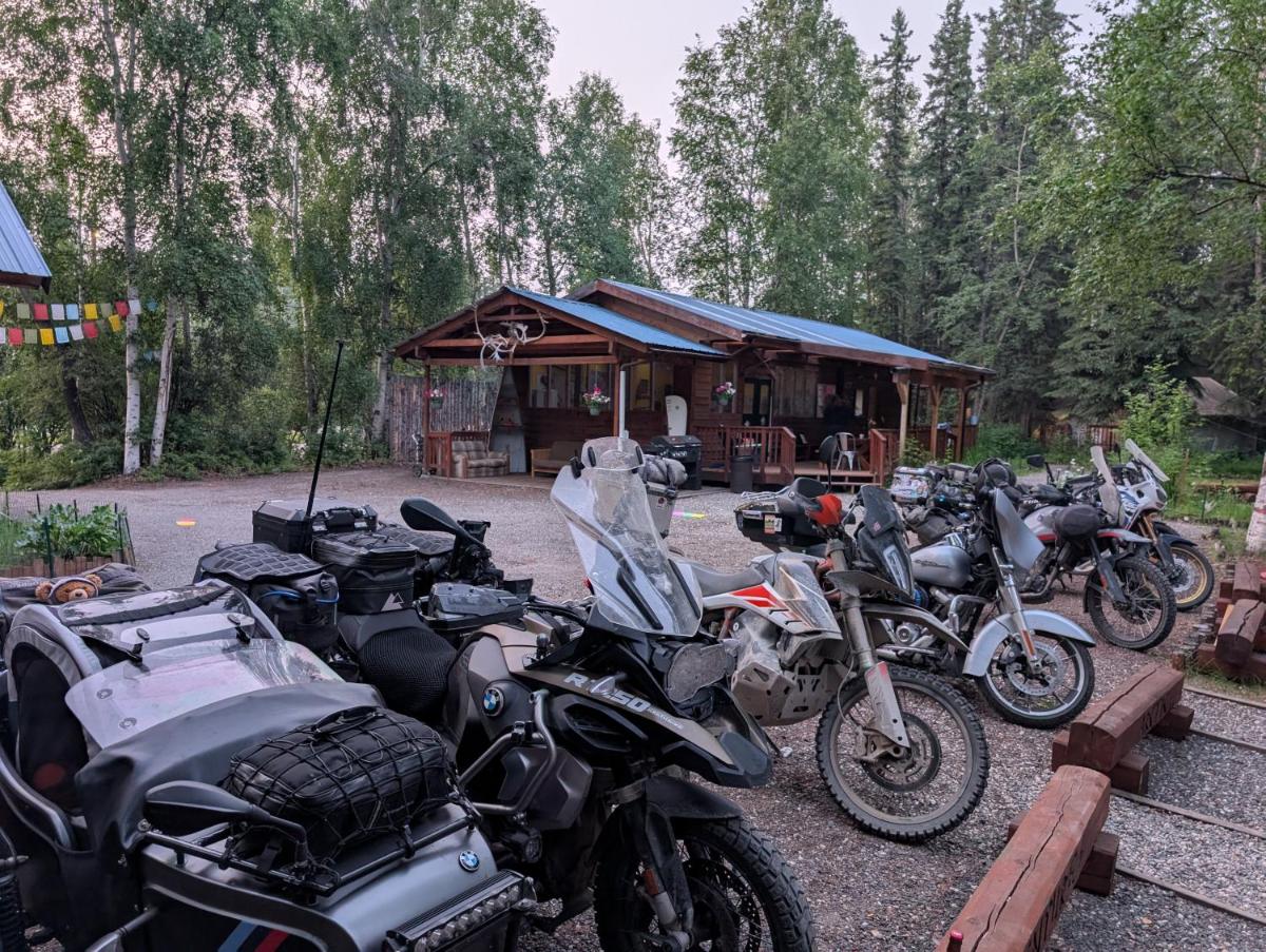 Sven's Basecamp Hostel - Housity