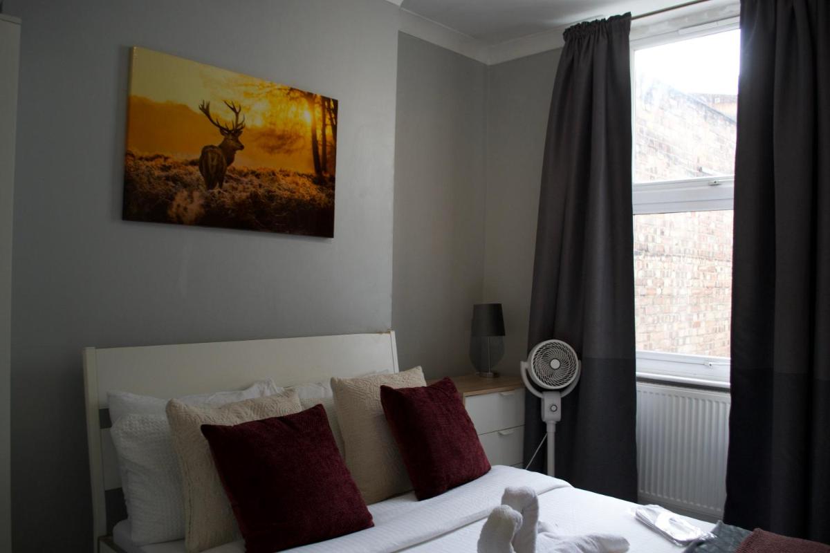 Stylish 2-Bed Garden Flat, 5 Mins to Brixton - Housity