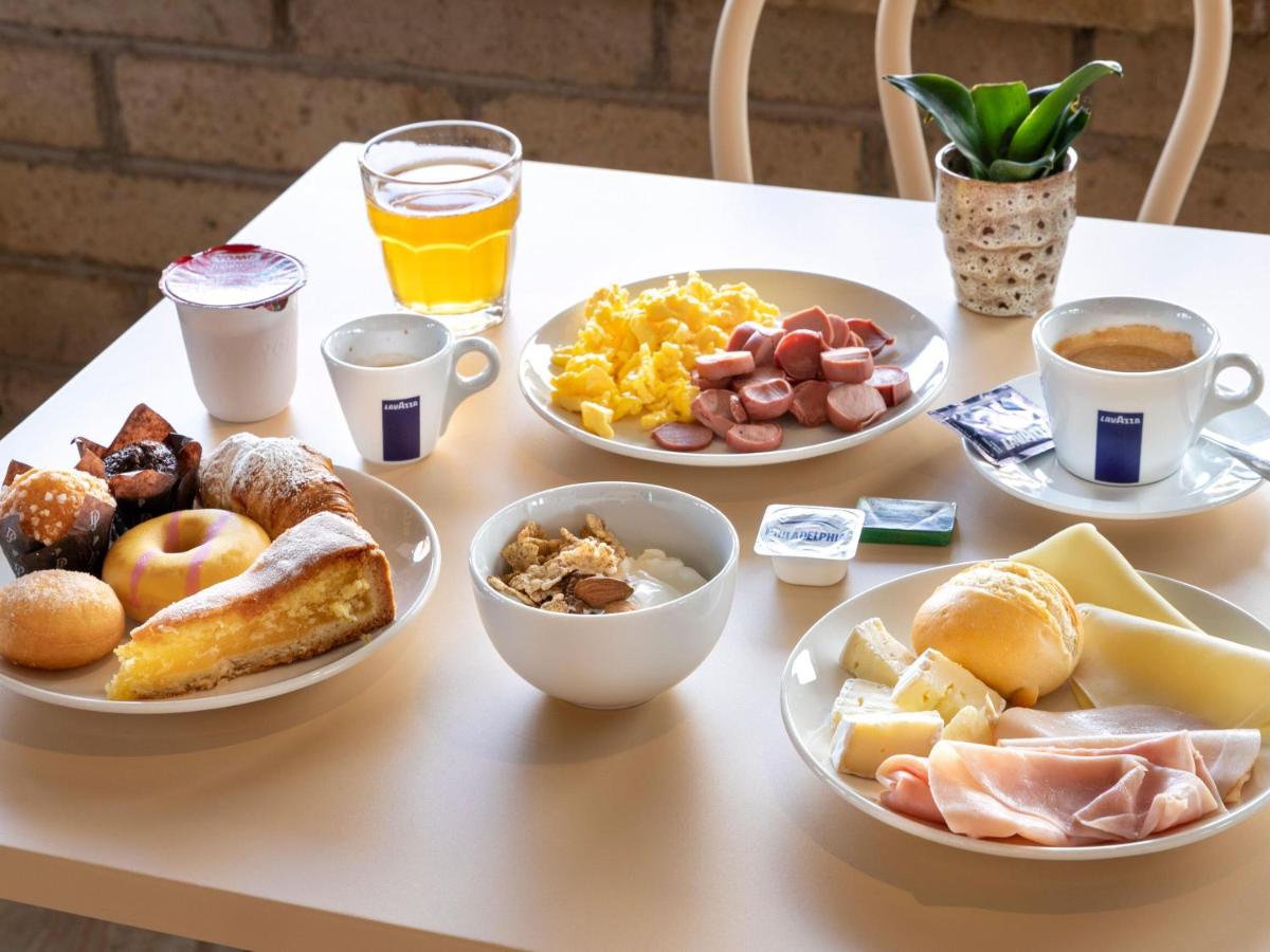 B&B HOTEL Pomezia Cortese - Housity