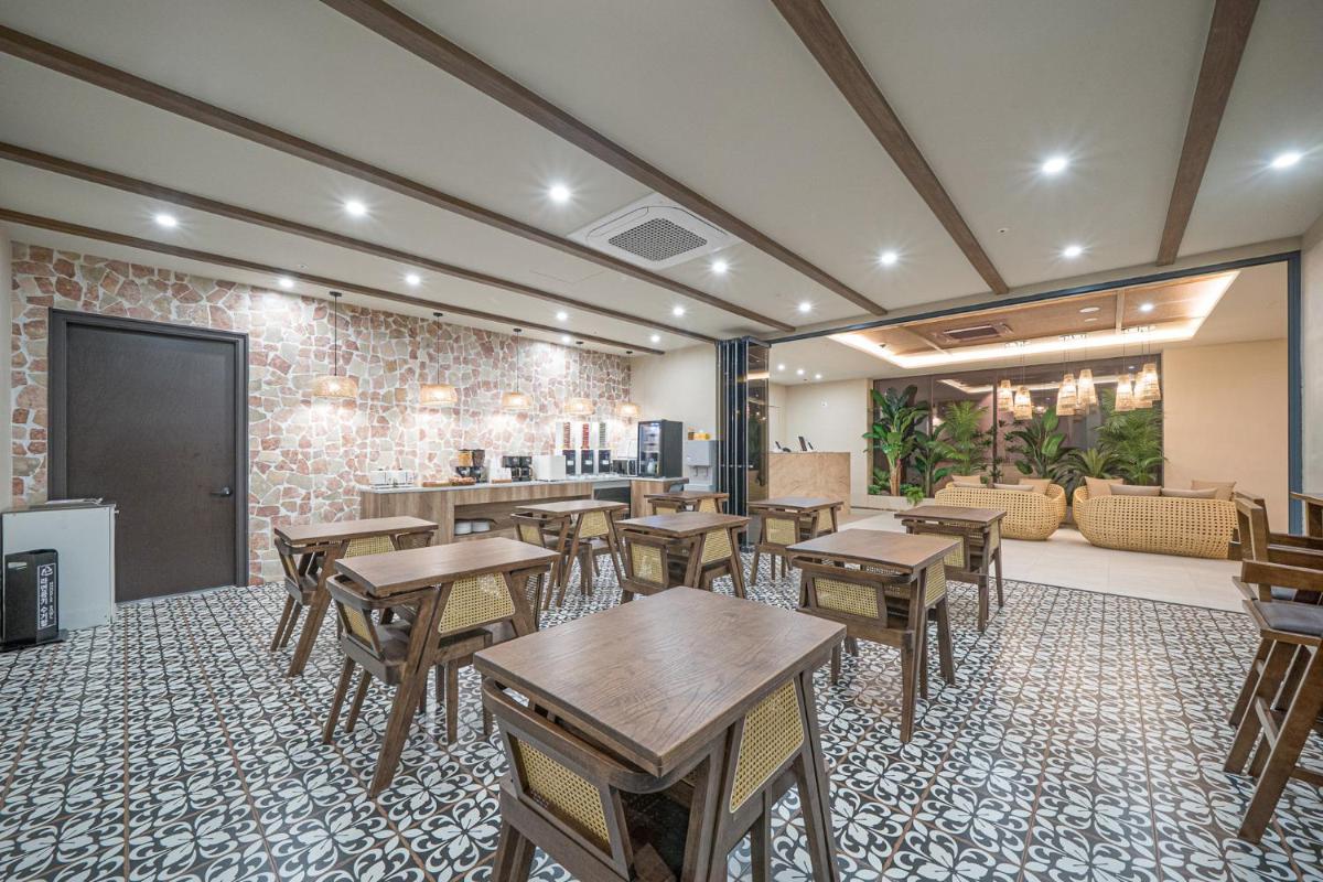 Daegu Dongseongro Giant Hotel - Housity