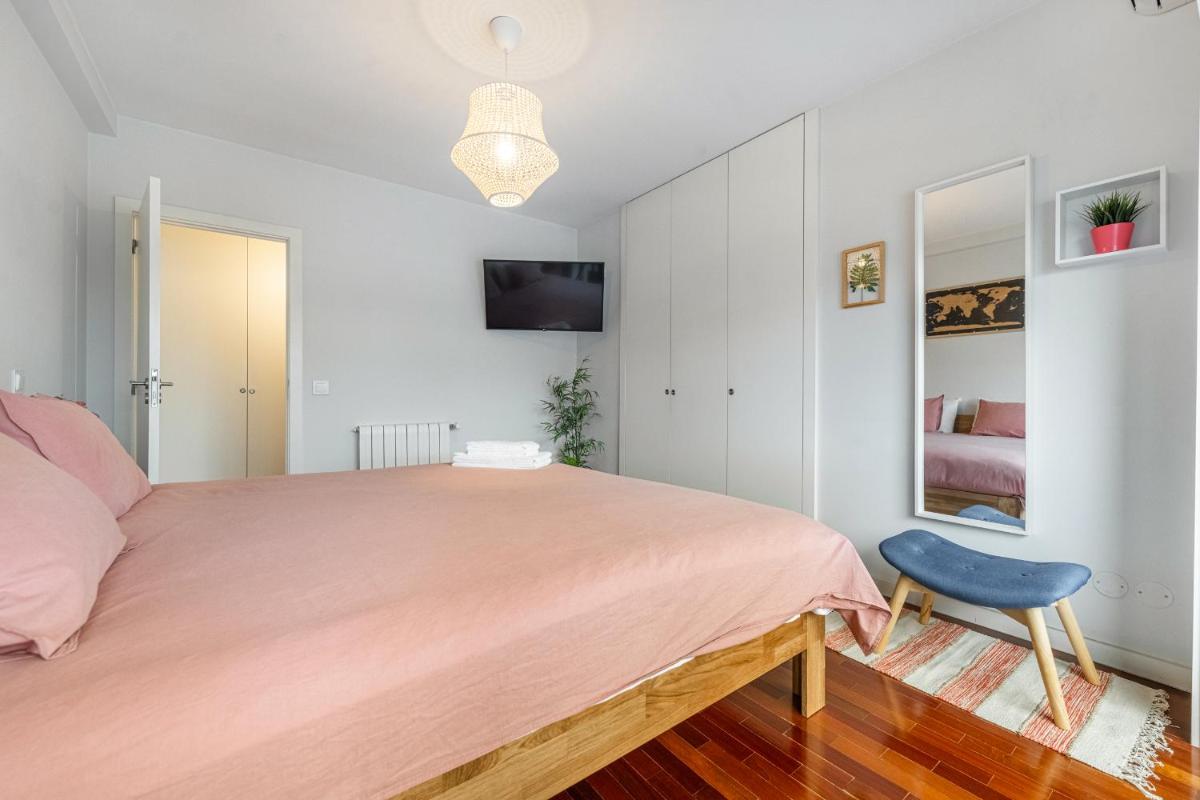 Castelo Point - 2BR Luxe Apartment in the Heart of Guimarães - Housity