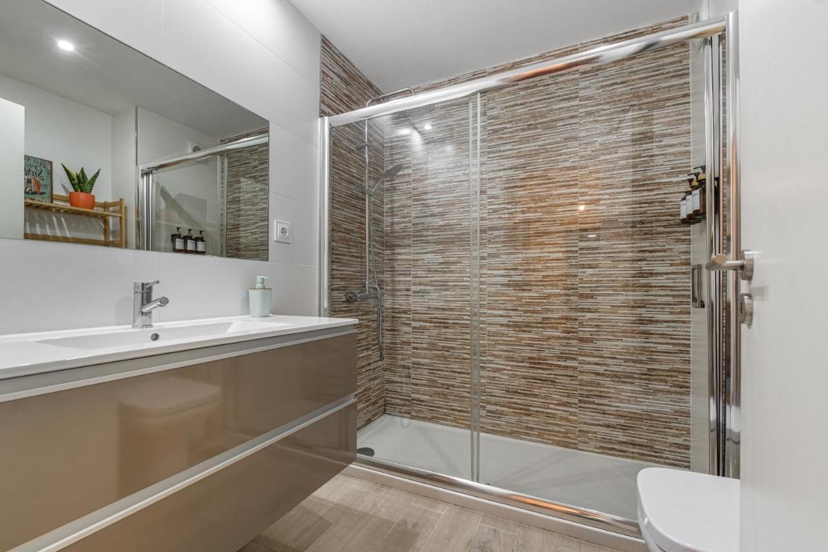 Castelo Point - 2BR Luxe Apartment in the Heart of Guimarães - Housity