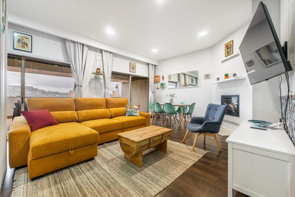 Castelo Point - 2BR Luxe Apartment in the Heart of Guimarães - Housity