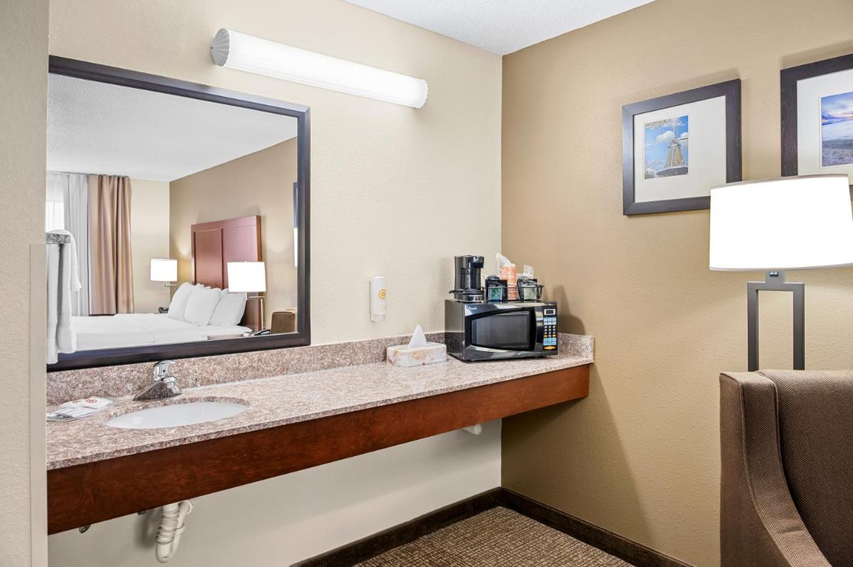 Comfort Suites Grandville - Grand Rapids SW - Housity