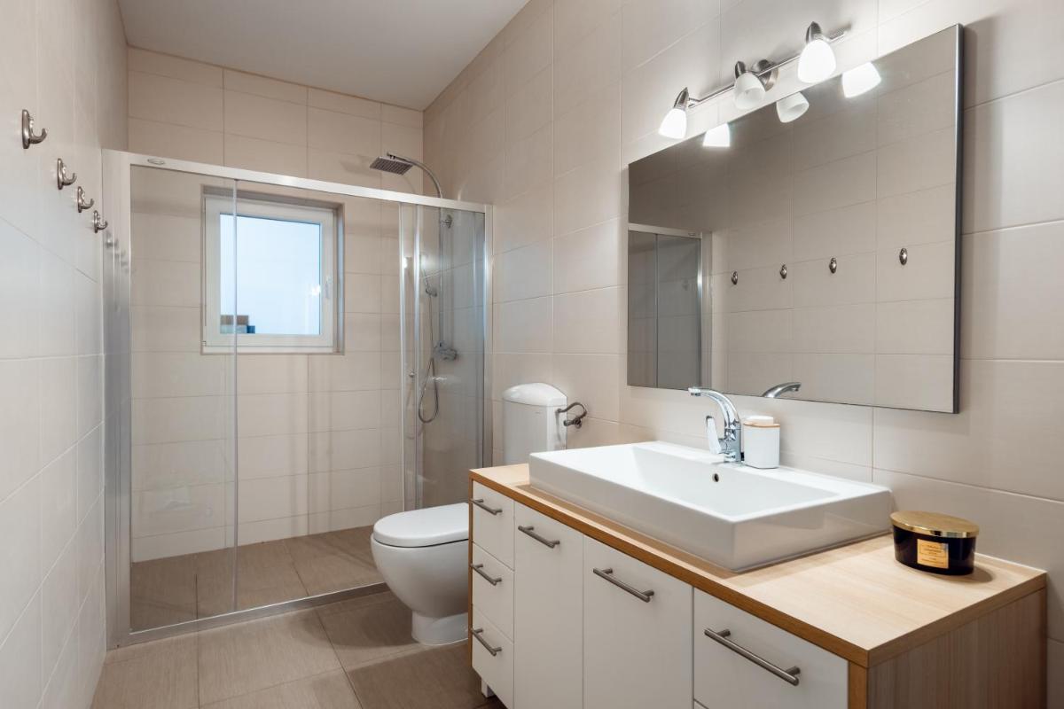 Utković Beachfront Apartments - Housity