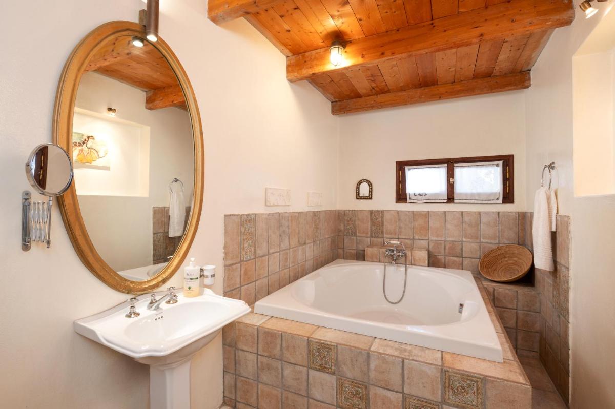 Villa with a Character Mirabello Suites - Housity