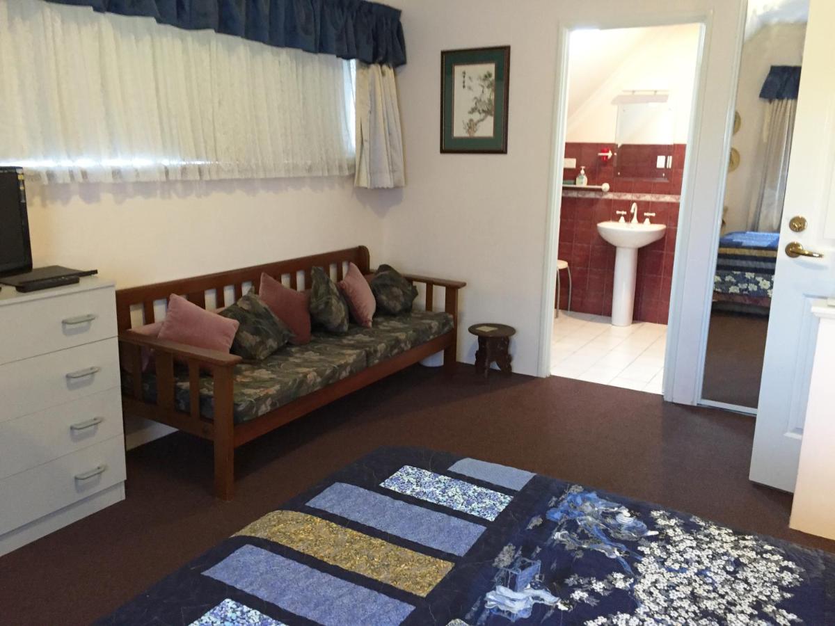 Suitetrails - Aarn House B&B Airport Accommodation