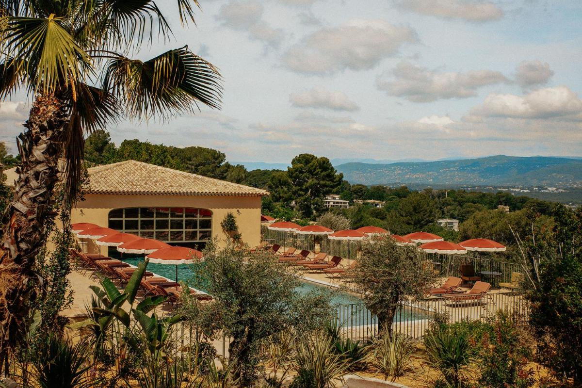 Vue générale sur la montagne ou vue sur la montagne depuis l'hôtel