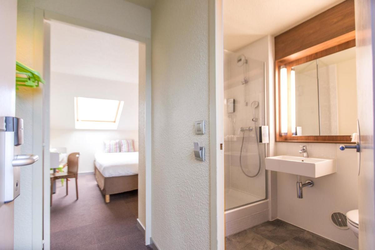 Campanile Hotel Senlis - Housity