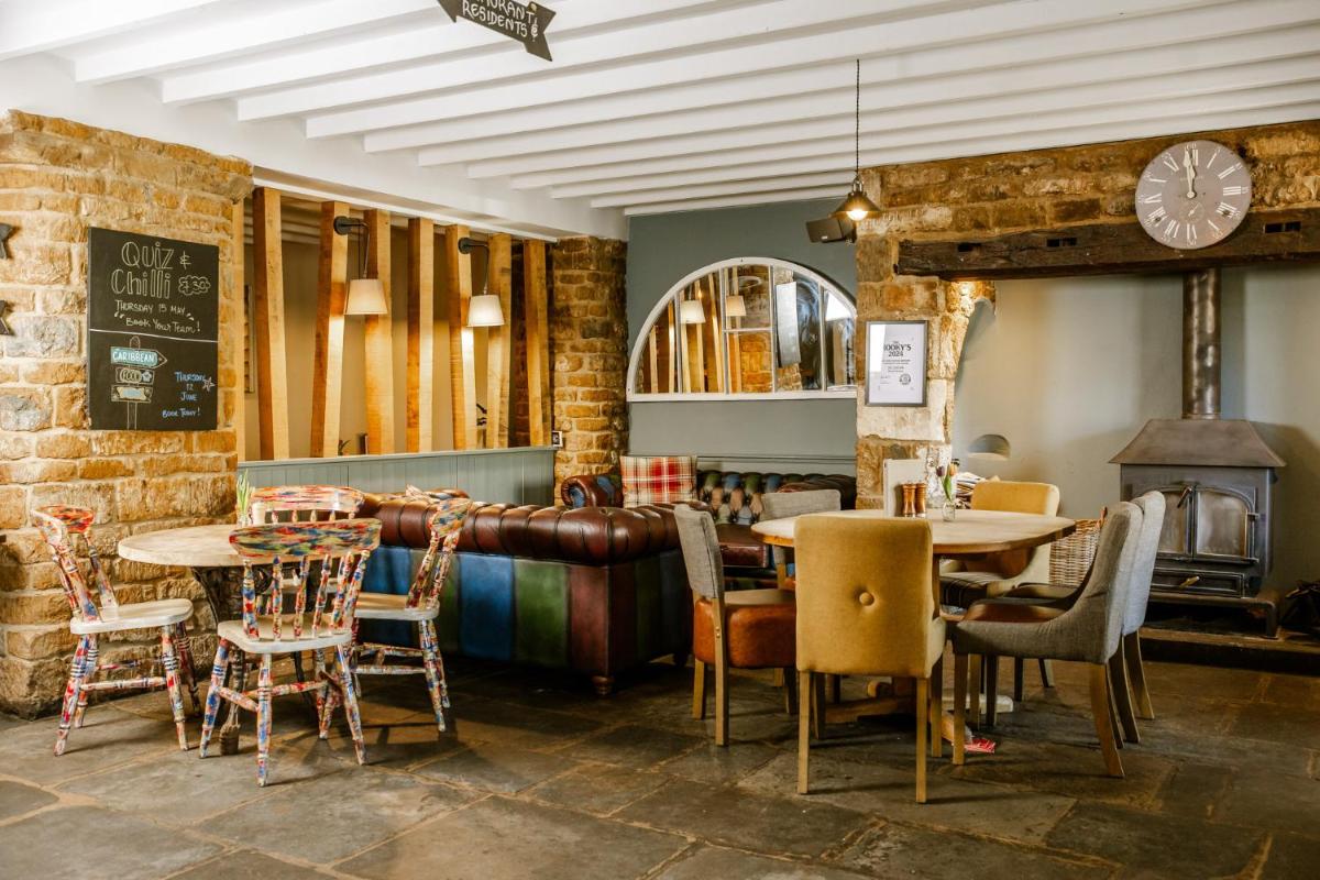 The Sun Inn At Hook Norton - Housity