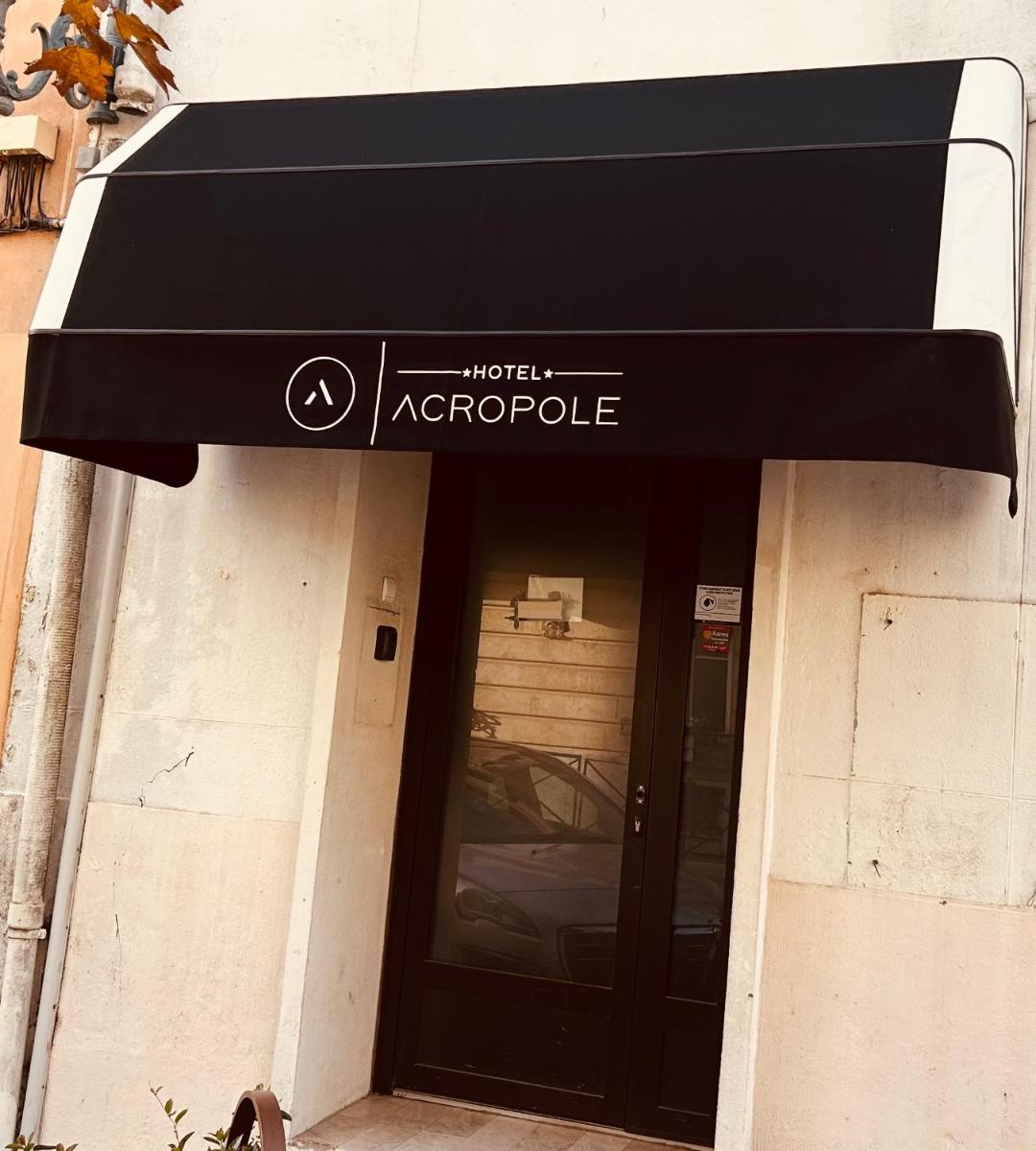 Hôtel L'Acropole - Housity