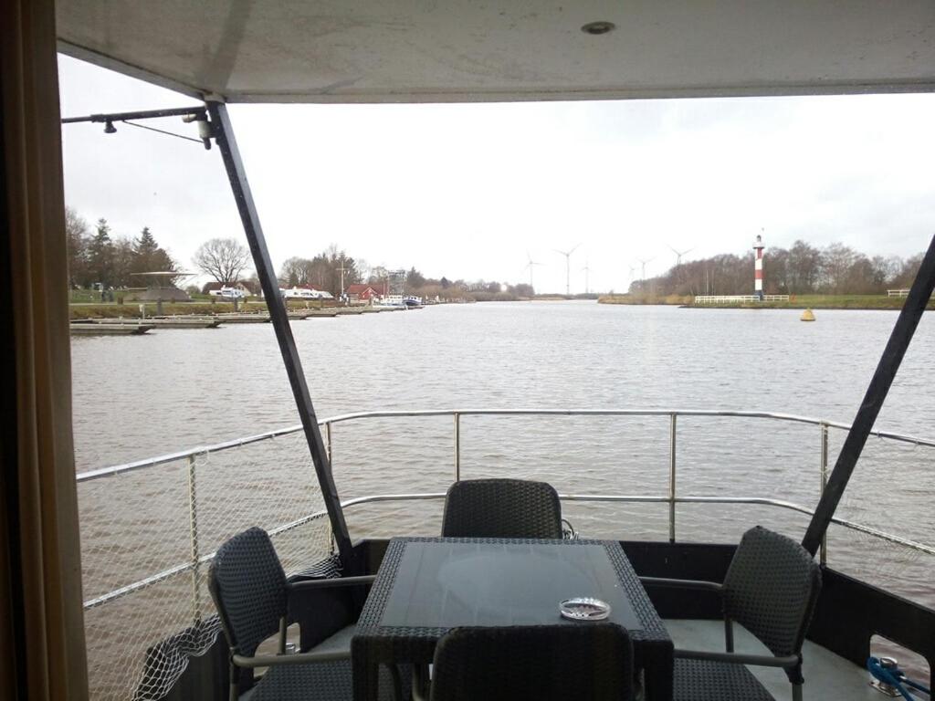 Hausboot Levitate im Hafen von Barßel - Housity