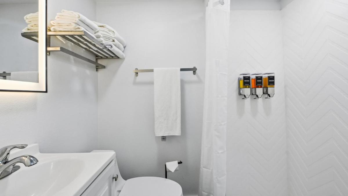 Bayside Inn and Marina - Housity