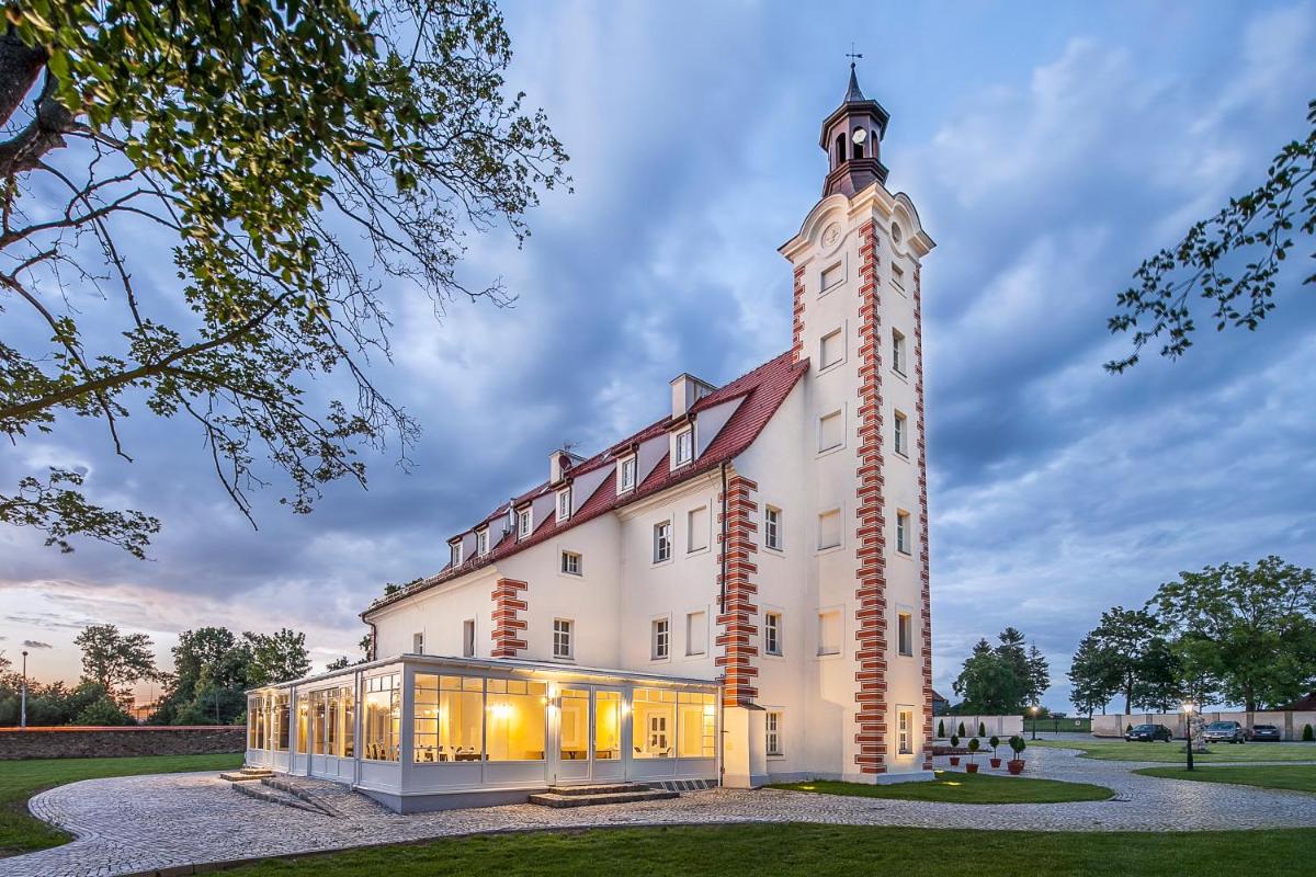 Pałac Łagów - Housity
