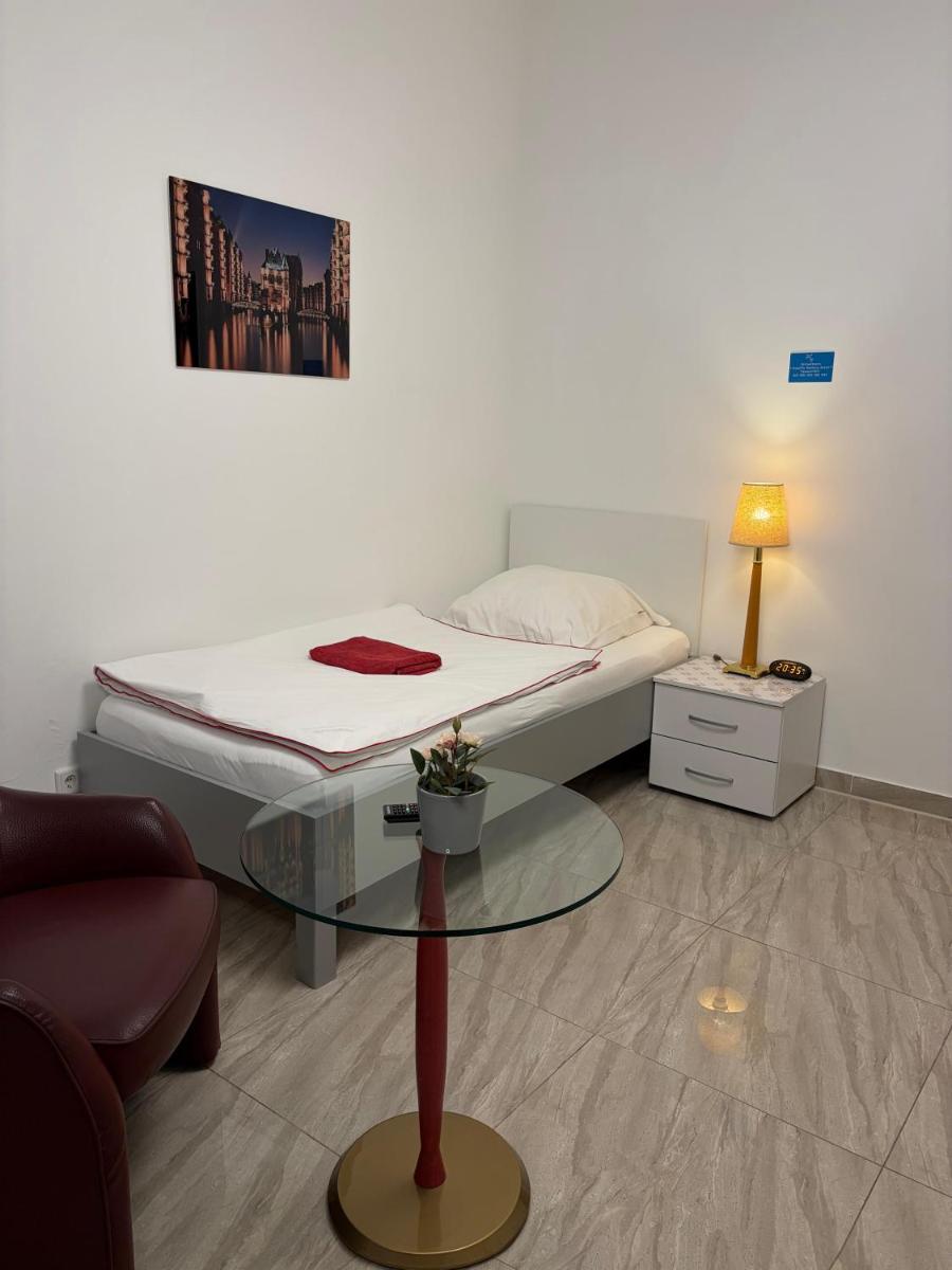 Sleep2Fly Hamburg-Airport - Housity