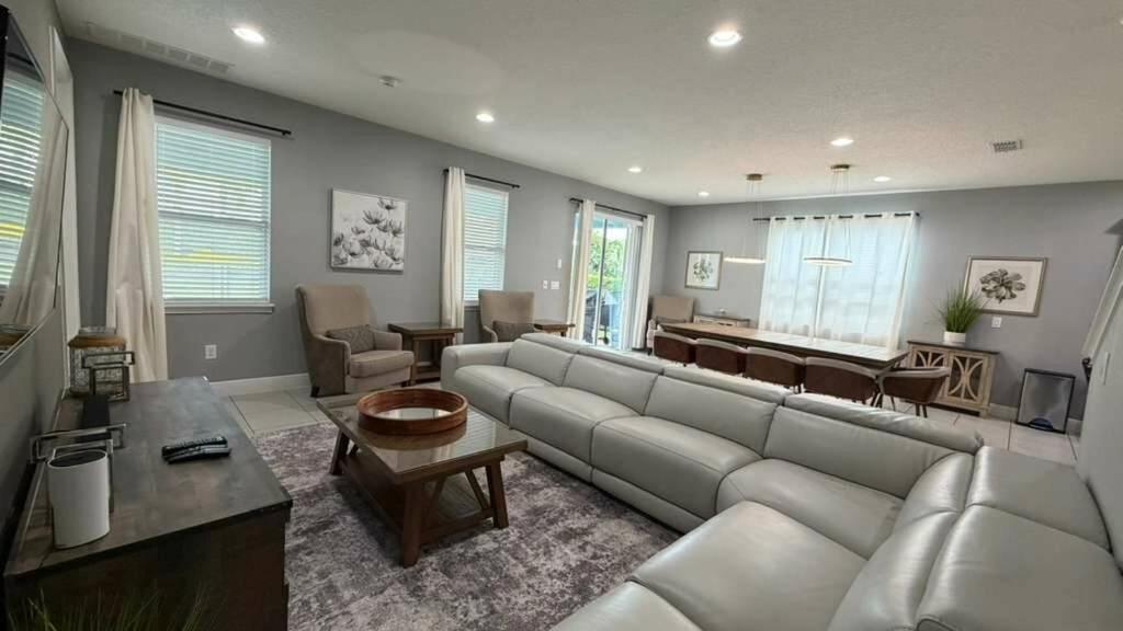 8 Bedroom Vacation Home with Pool 2114 - Housity