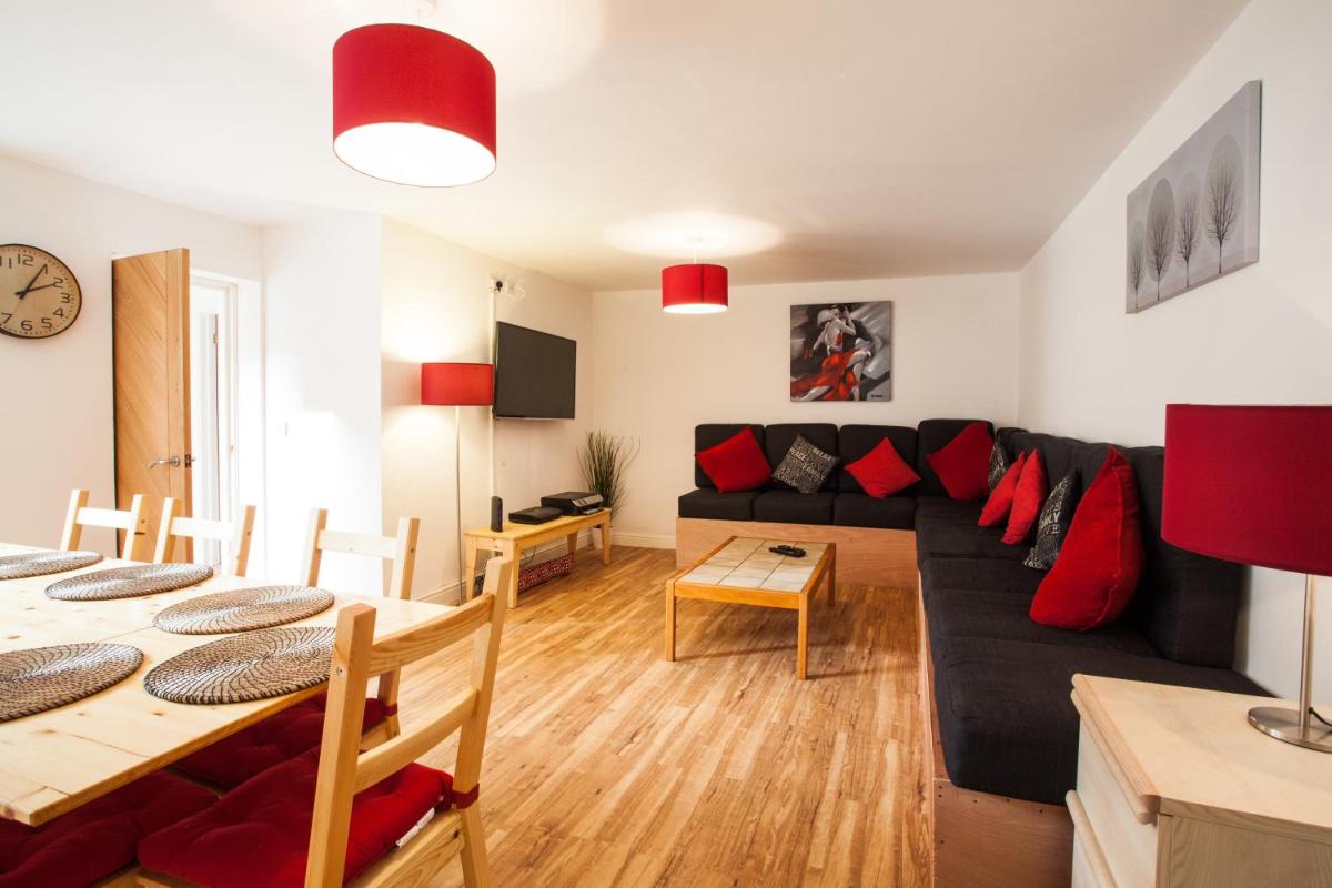 1 Fitzhamon Embankment APARTMENTS opposite Principality Stadium - LONG STAY OFFER - Housity