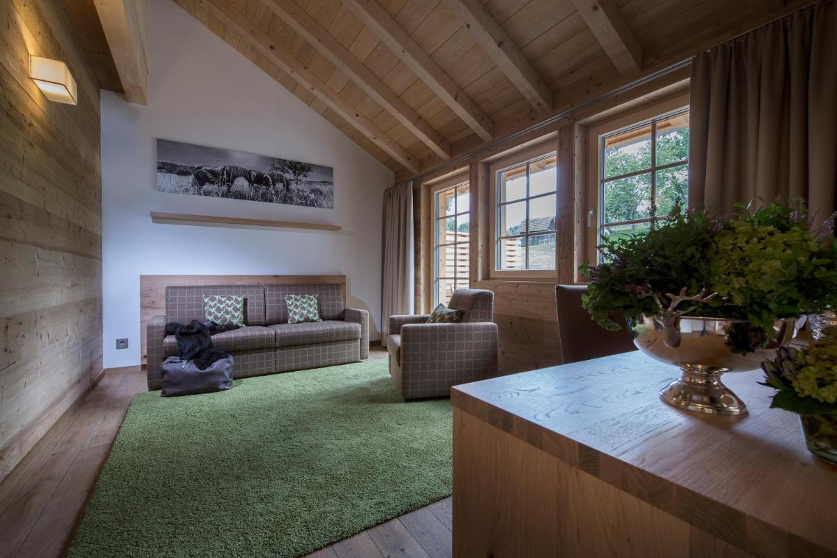 Ein Sitzbereich in der Unterkunft Gästehaus der Geroldsauer Mühle