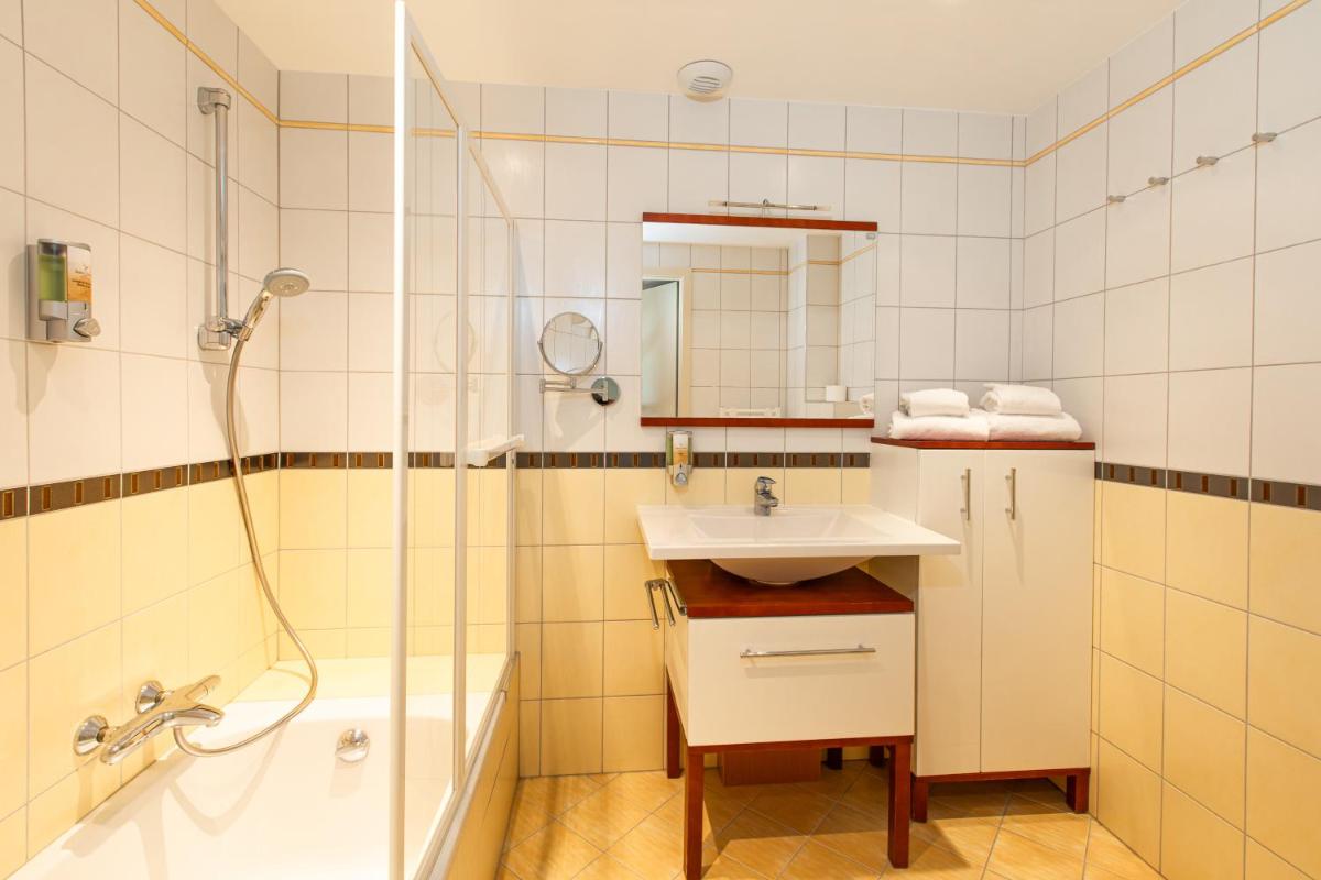 Salle de bains dans l'établissement Hôtel Terra Vinum