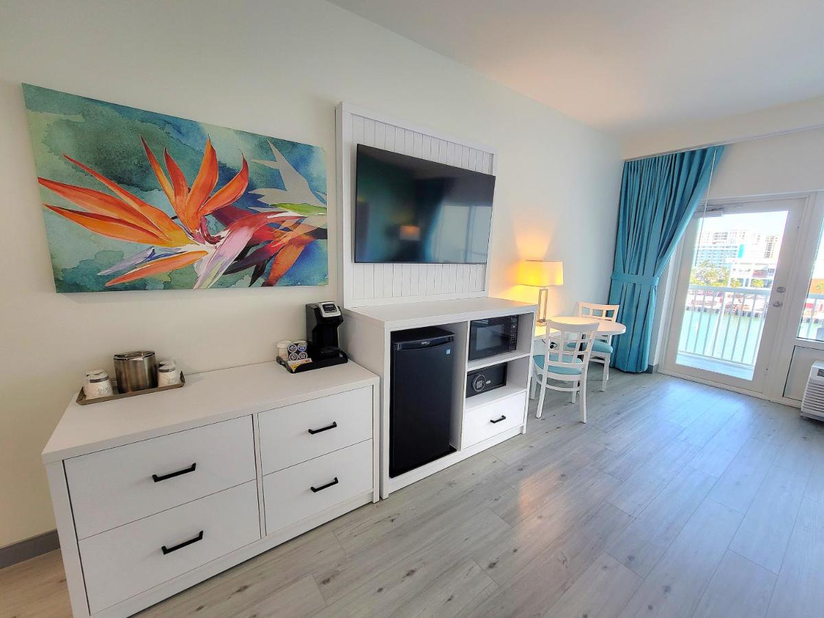 ChartHouse Clearwater Beach Marina Hotel - Housity