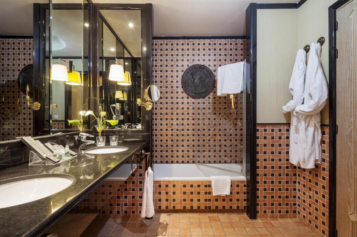 Un baño de Hotel Ilunion Mérida Palace