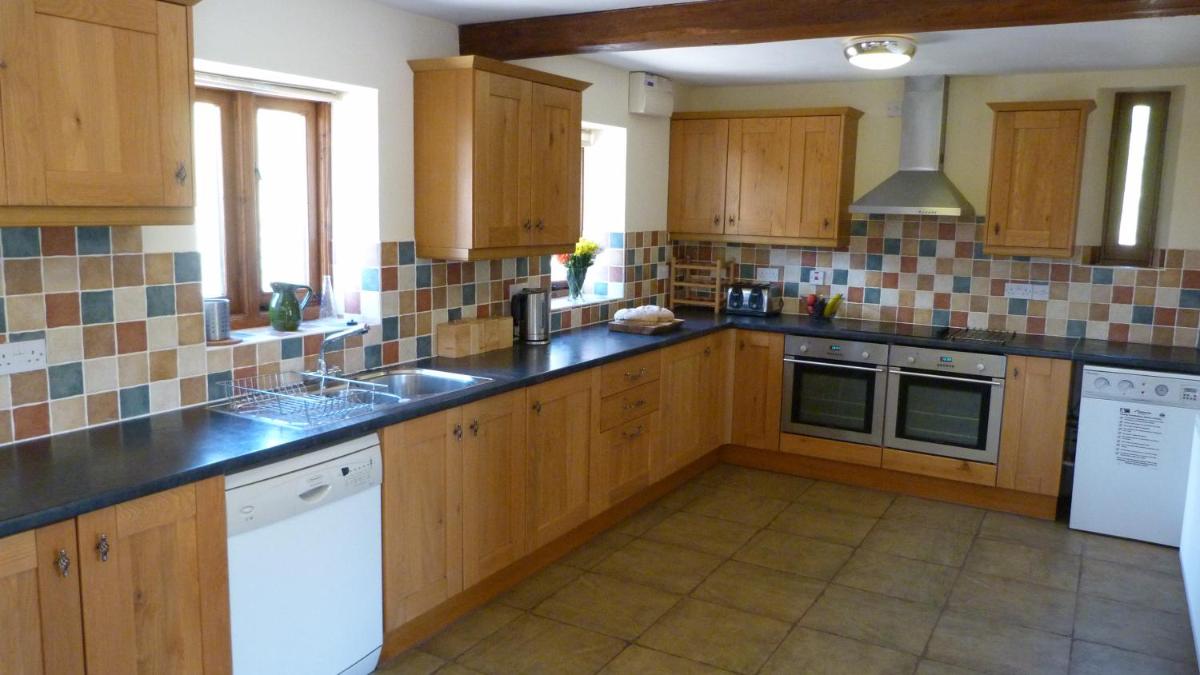 Beacons View Farm Cottages - Housity