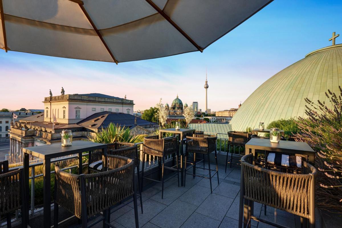 Ein Balkon oder eine Terrasse in der Unterkunft Hotel De Rome Berlin